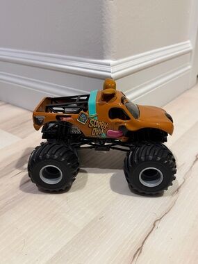 Hot Wheels Monster Jam Scooby Doo! 1:24 Scale Monster Truck Hanna-Barbera 2014